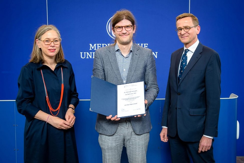 Best Paper Award - Christoph Kornauth gesplittet mit Tea Pemovska Best Paper Award - Christoph Kornauth gesplittet mit Tea Pemovska